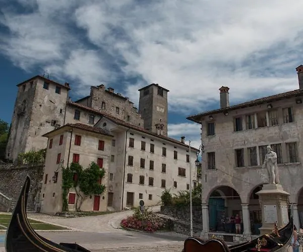 Piazza Maggiore * フェルトレ